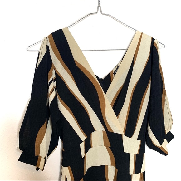 Huong | Cold shoulder | Cropped |Wide Leg Jumpsuit - Picture 2 of 8